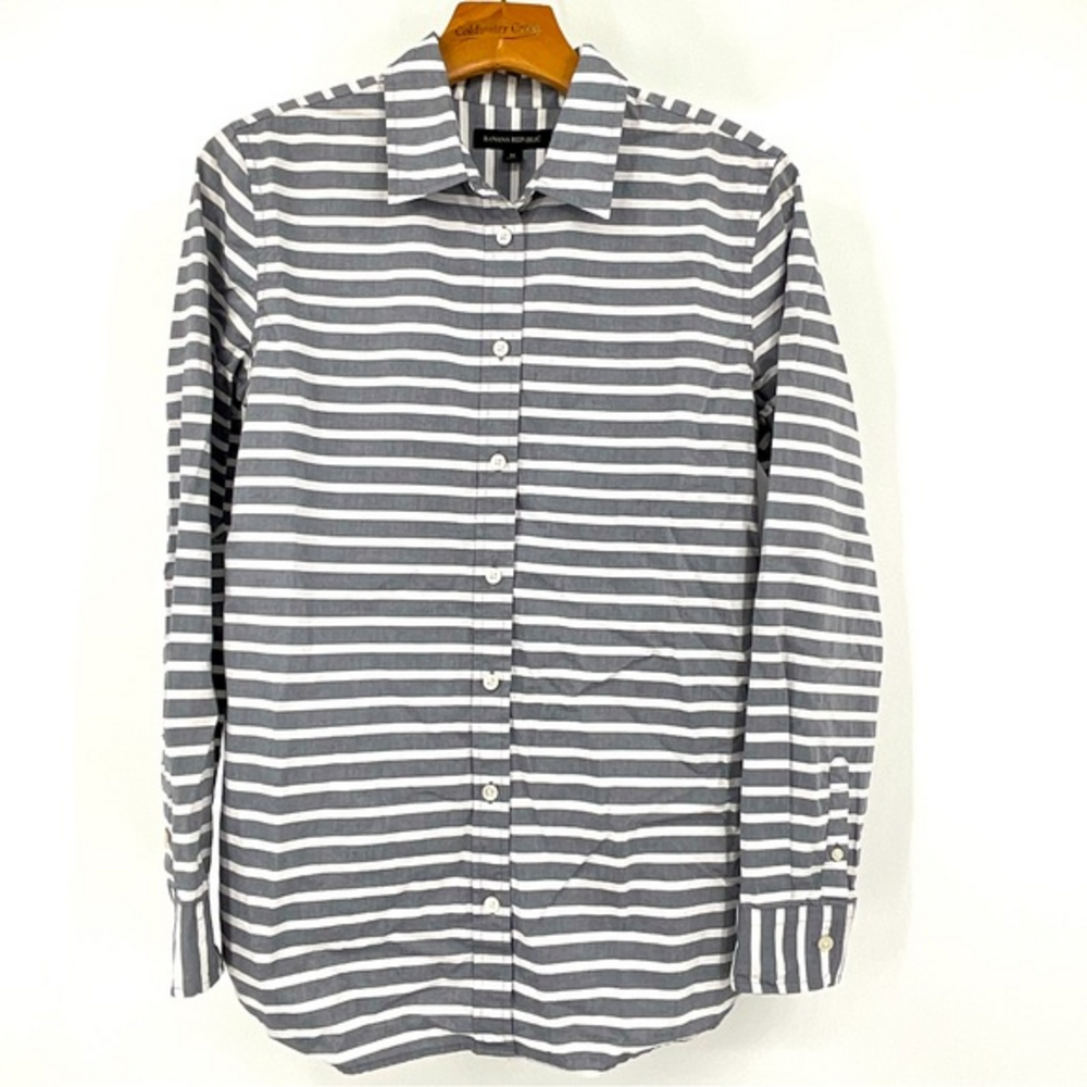 Banana‎ Republic Long Sleeve button down Size M D32